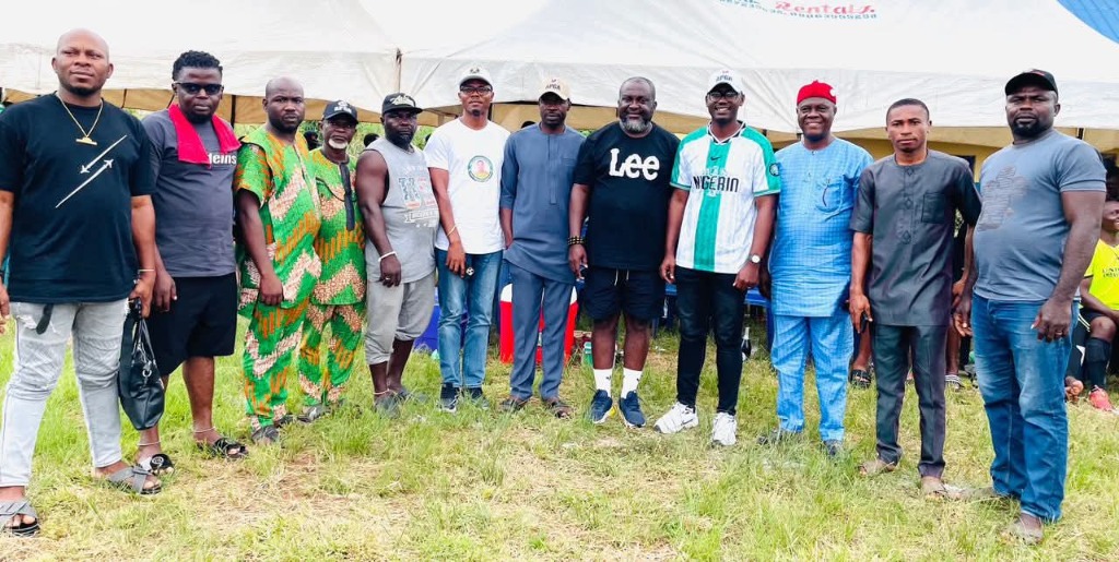 Group photo with community leaders and supporters